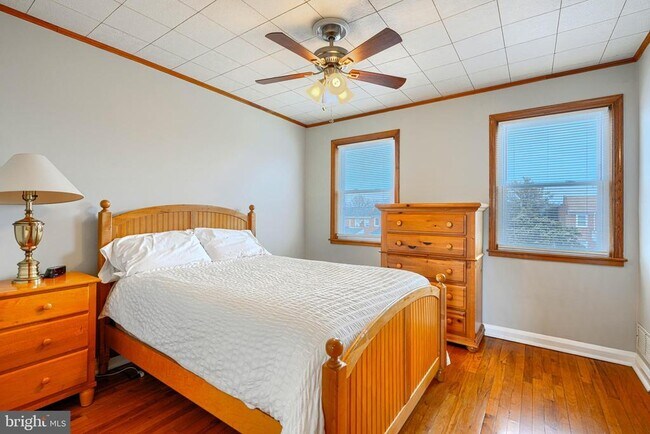 Building Photo - 6905 Bank St