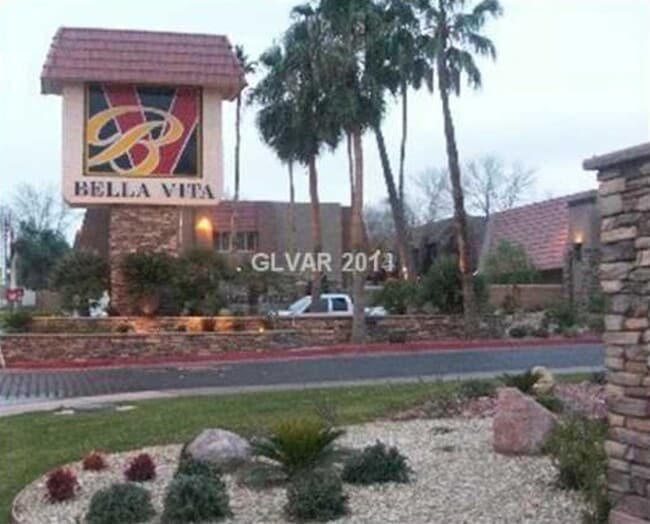 Building Photo - 5261 River Glen Dr