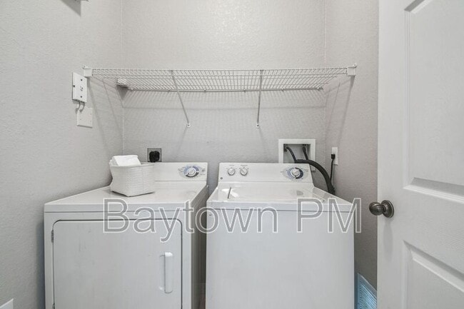 Building Photo - 10025 Courtney Palms Blvd