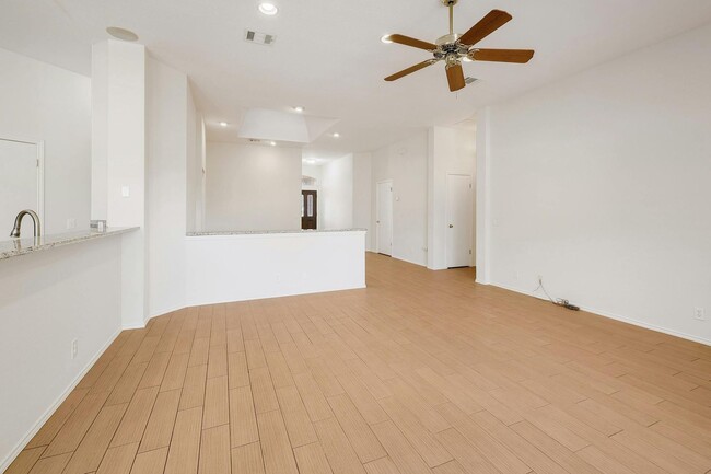 Building Photo - Beautiful in Brushy Creek!