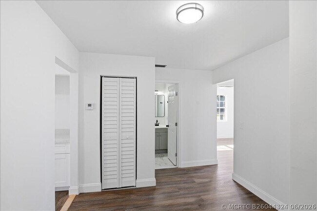 Building Photo - 270 SW 10th Ave