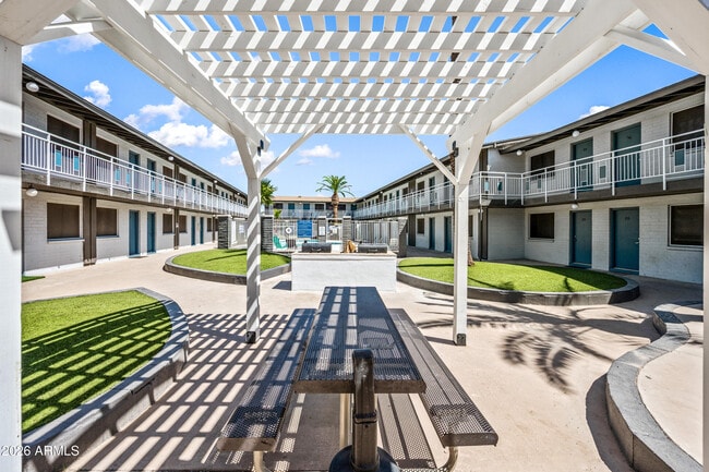 Building Photo - 3025 N 32nd St