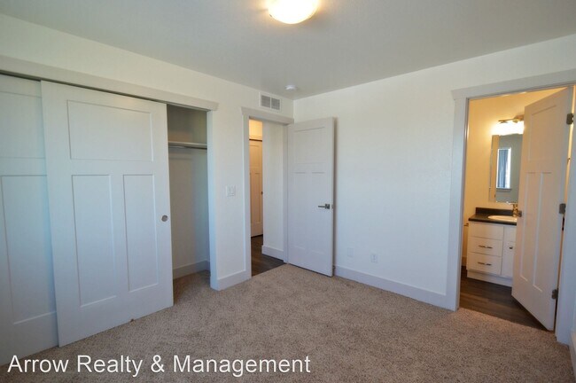 Building Photo - 105 Parkview Ct