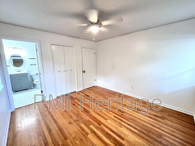 Building Photo - 1139 N Sunset Dr