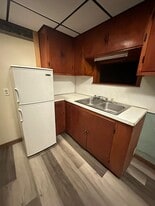 Building Photo - 640 Main Rd N