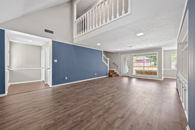 Building Photo - 105 Glenmora Ct