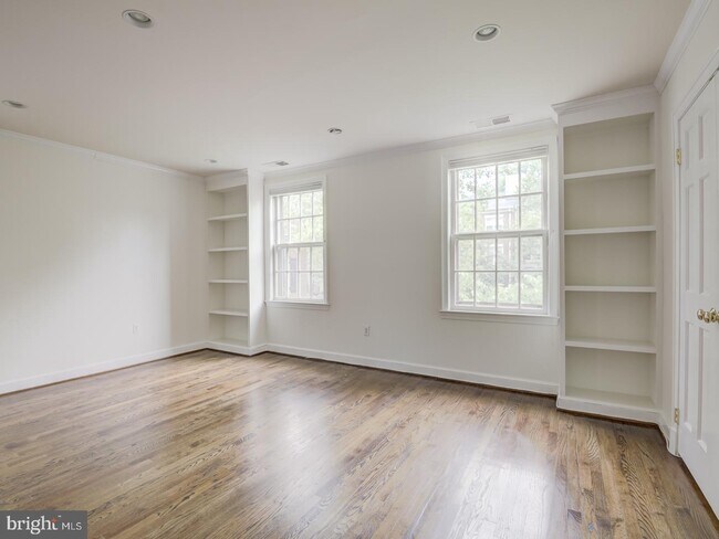 Building Photo - 4354 Westover Pl NW