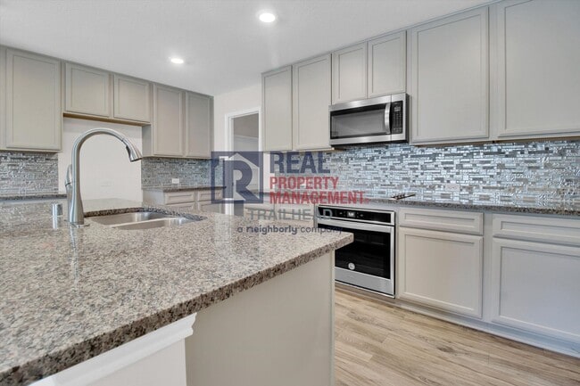Building Photo - Beautiful 4 Bedroom/2 Bath Open Concept Home