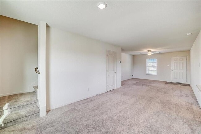 Building Photo - 221 Cres Park Dr