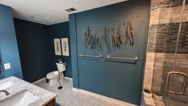 Building Photo - Fully furnished all utilities included!!!