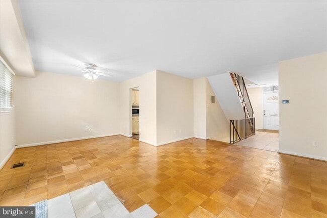 Building Photo - 5052 Cliffhaven Dr