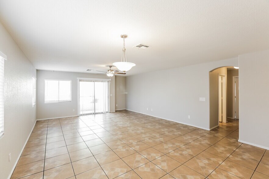 Building Photo - 2650 S 84th Dr