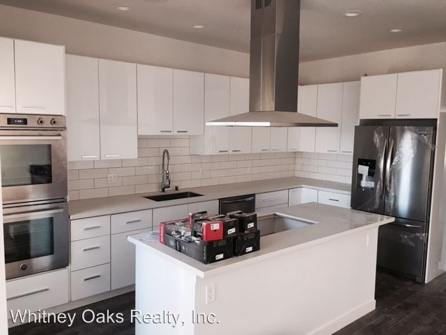 Building Photo - 851 46th Ave