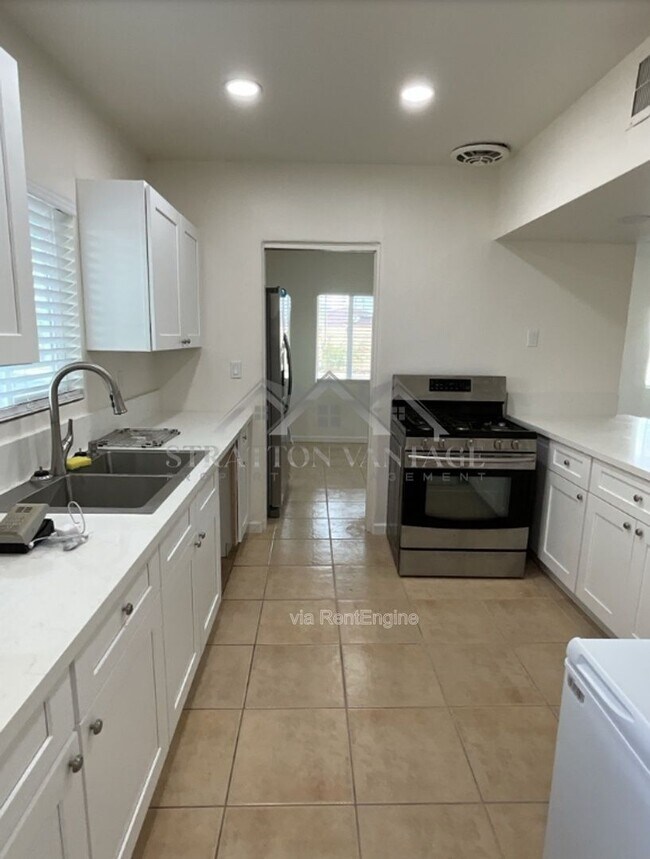 Building Photo - 2556 S Noble St