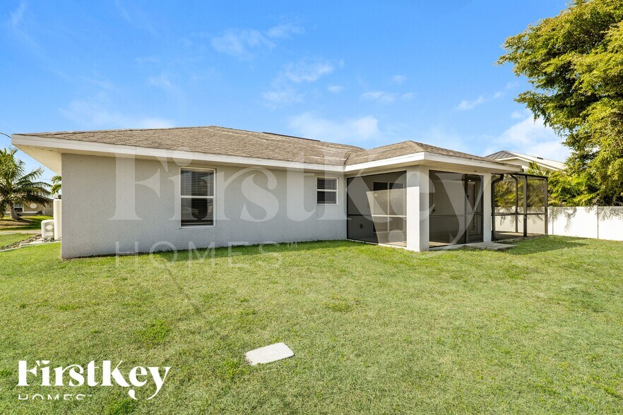 Building Photo - 2031 NE 9th Pl