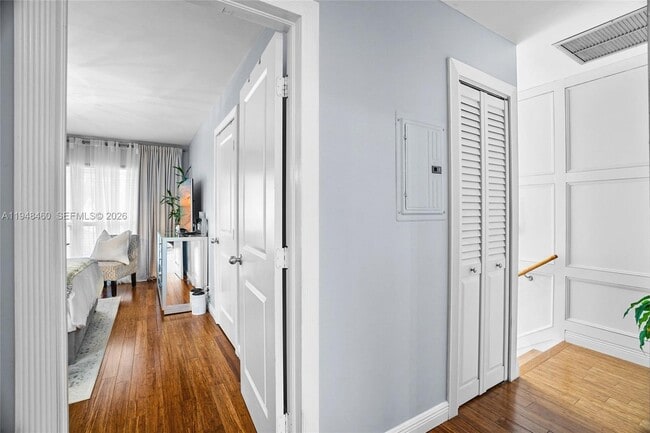 Building Photo - 505 Maplewood Dr