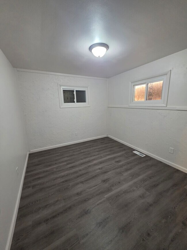 Building Photo - LIMITED TIME**1/2 OFF DEPOSIT**