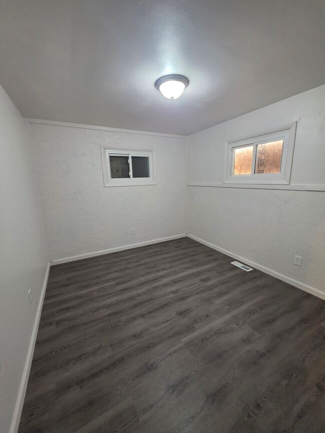 Building Photo - LIMITED TIME**NO APPLICATION FEE**1/2 OFF DEPOSIT**