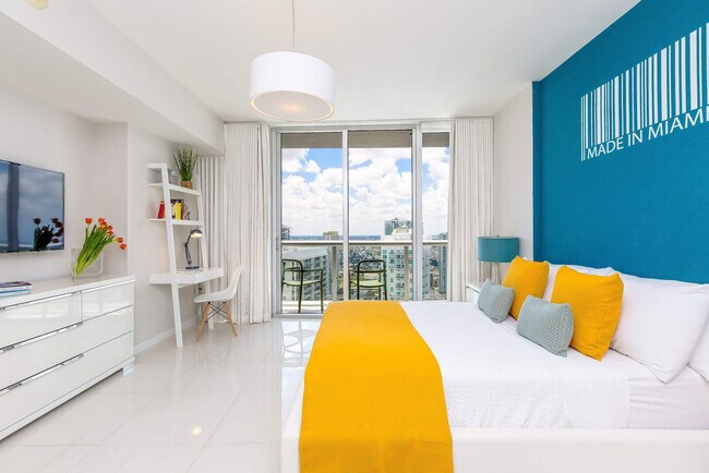 Building Photo - 485 Brickell Ave