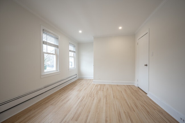 Building Photo - 14 Deane Pl