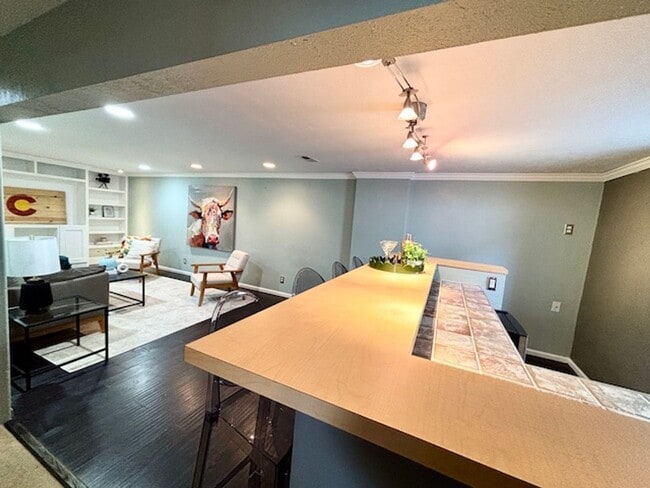 Building Photo - FREE AUGUST RENT!! - Sweet Bungalow in Par...