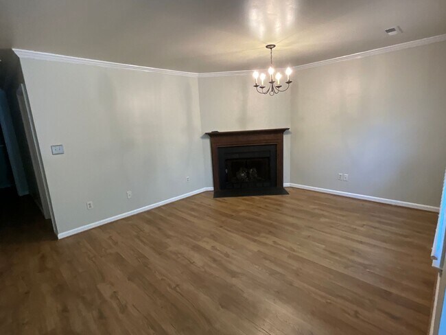 Building Photo - Now Available to View! Immaculate 2 bed, 2 bath, Fireplace, Garage, Granite and More!!