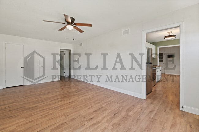 Building Photo - 2808 S Glenn Ave