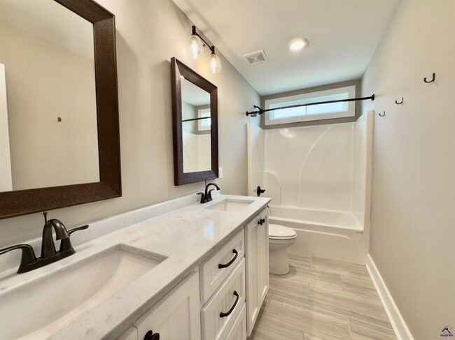 Building Photo - 408 Hawk's Nest Dr