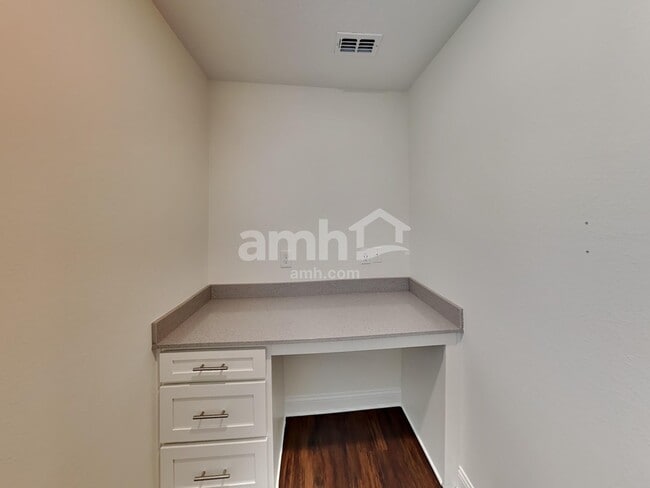 Building Photo - 6107 Little Blf Cir