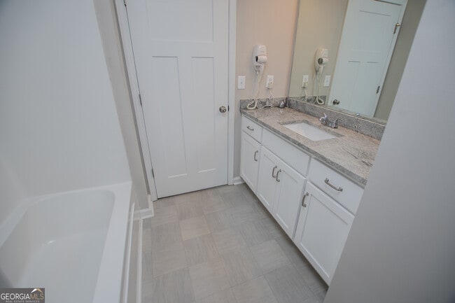 Building Photo - 132 Springwood Dr