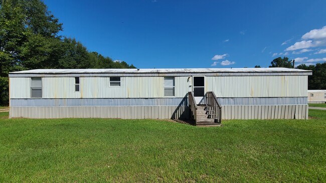 Primary Photo - 17 Saturn Ln