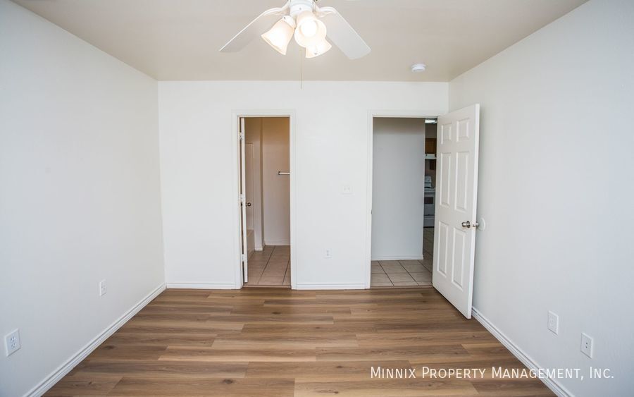 Building Photo - 908 N Belmont Ave