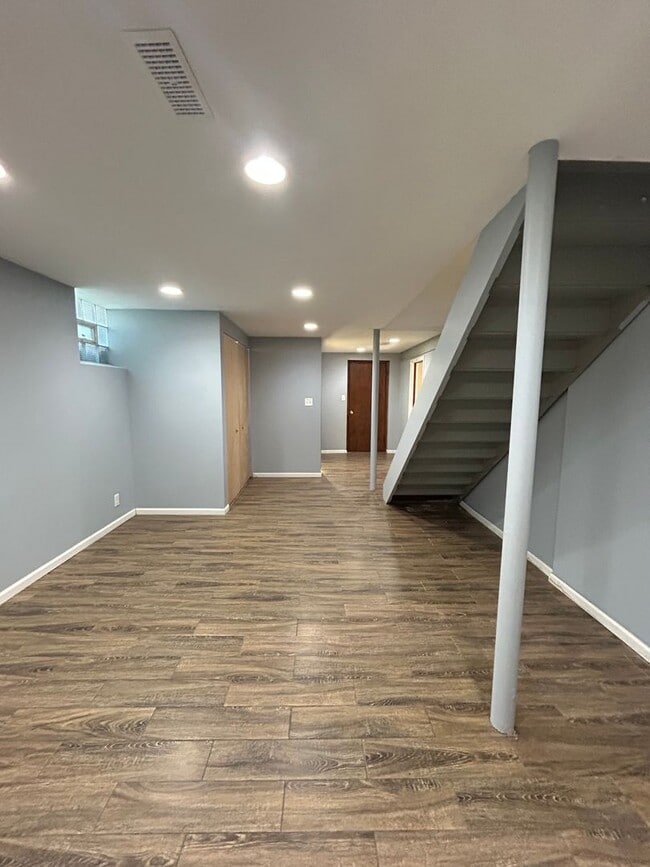 Building Photo - 704 N 74th Ave