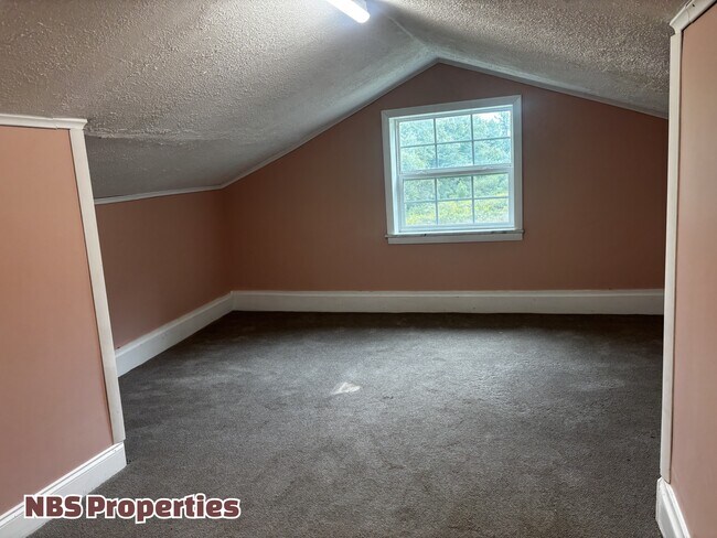 Building Photo - 143 McCully Ln