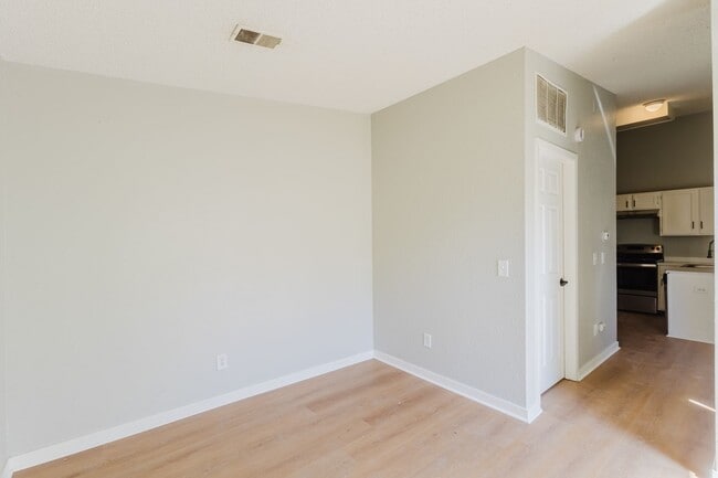 Building Photo - 932 S Dearborn Way