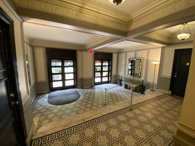 Building Photo - Have Breakfast at Tiffany's! Cozy Studio a...