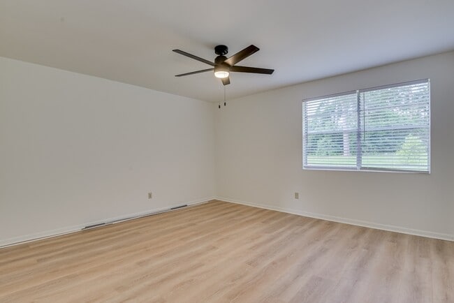 Building Photo - 4315 Parkwood Dr