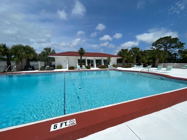 Building Photo - 112 Fairway Blvd