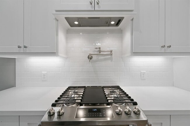 Building Photo - 1119 E 27th St