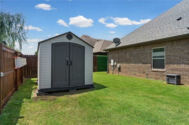 Building Photo - 5819 W Cane Hill Dr