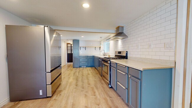 Building Photo - Tracyton 3 Bedroom w/ Tons of Parking & Huge Lot! Avail. 4/15