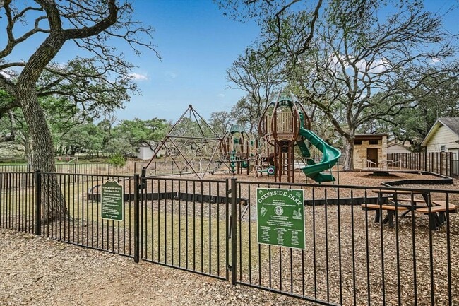 Building Photo - 11 Brookhollow Dr