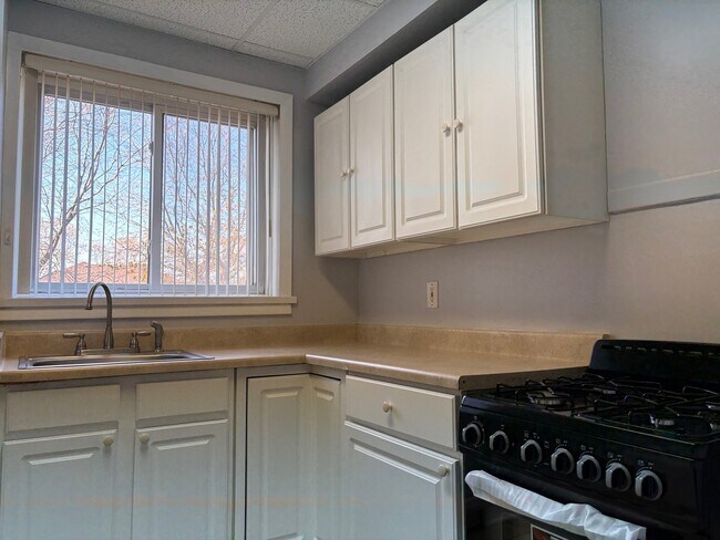 Building Photo - 10904 S Avenue D