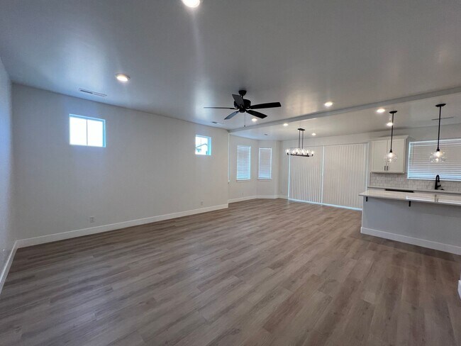 Building Photo - 702 Cedar Hl Dr