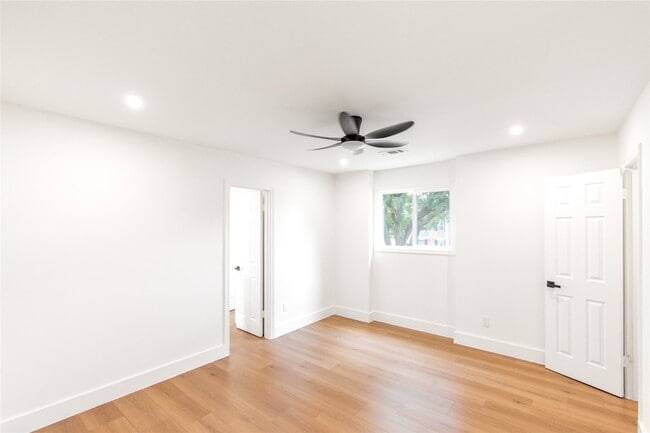 Building Photo - 15202 La Paloma Dr