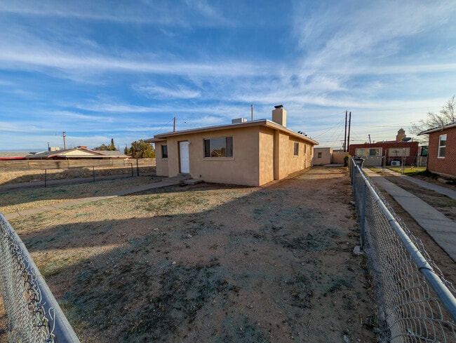 Building Photo - 3524 Mobile Ave