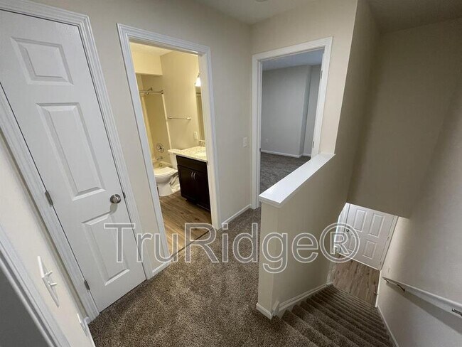 Building Photo - 4757 Ledgewood Dr