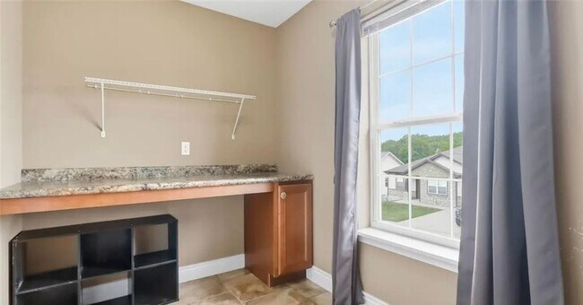 Building Photo - Beautiful Split-Level Home Near Fort Leonard Wood!