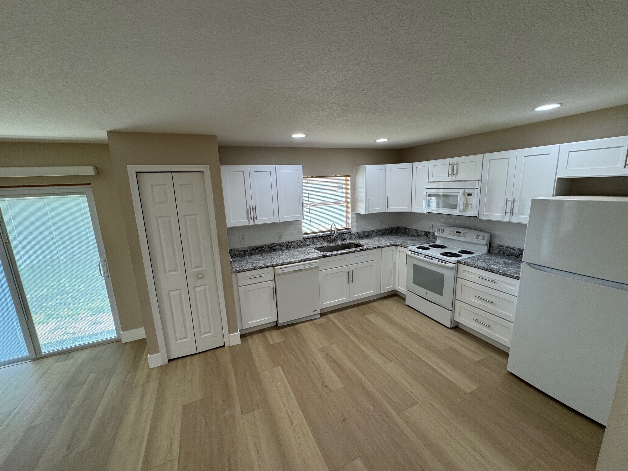 Building Photo - 310 Greenwich Ct