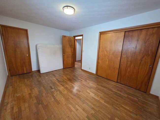 Building Photo - Three Bedroom Home in Battle Creek